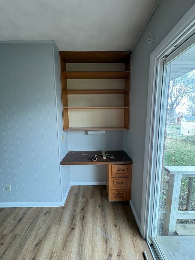 Building Photo - 1303 E Division St