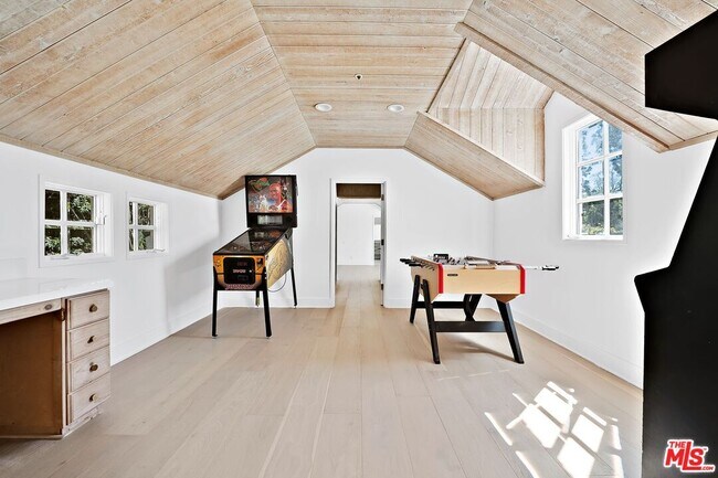 Building Photo - 2387 Stratford Cir