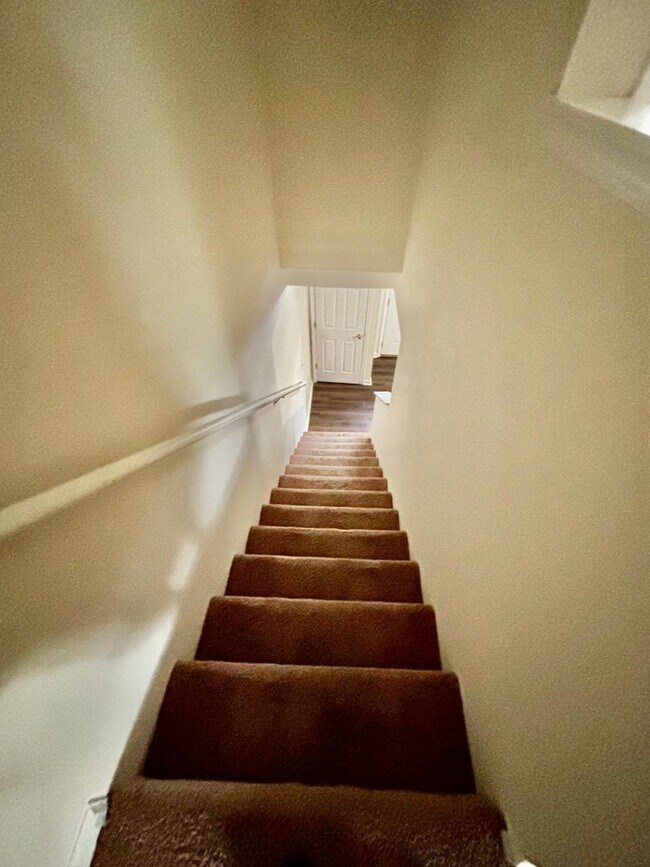 Building Photo - 2 Bedroom Townhouse in Richmond!