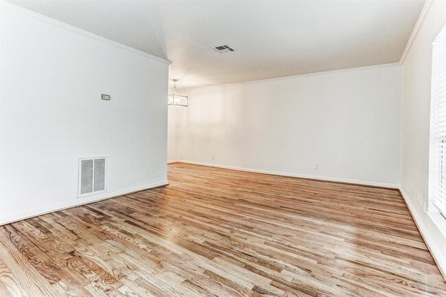Building Photo - 2237 Welch St