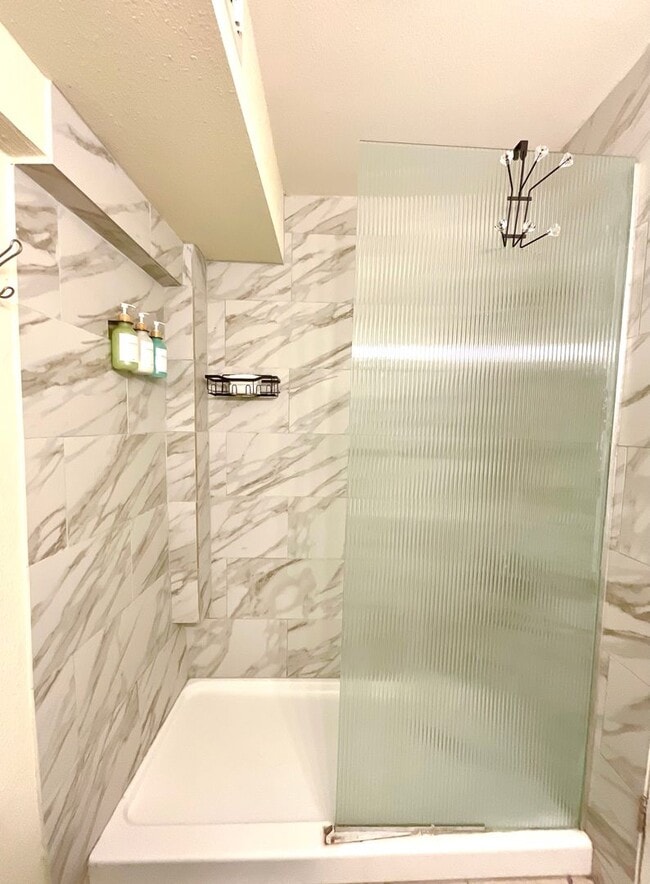 Building Photo - 319 S Olive St