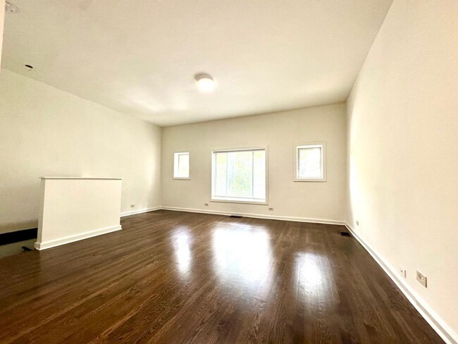 Building Photo - 1526 N Artesian Ave
