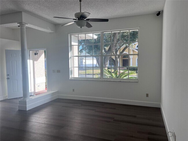 Building Photo - 9224 Sunflower Dr