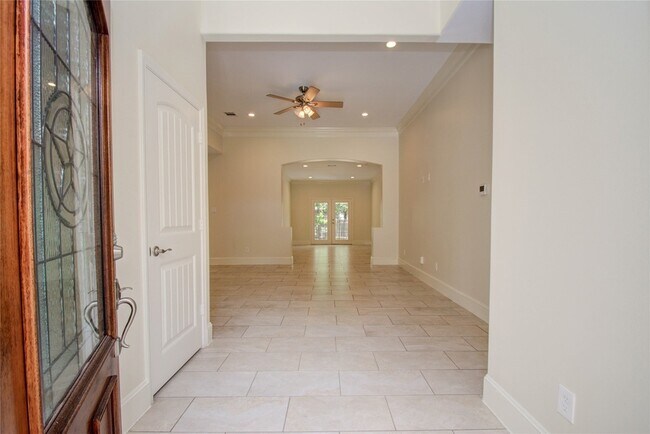 Building Photo - 10572 Twin Oak Dr