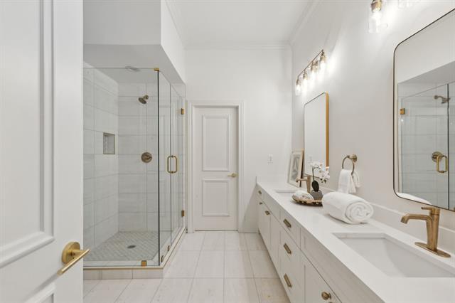 Building Photo - 6 St Laurent Pl