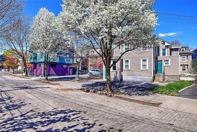 Building Photo - 220 Carpenter St