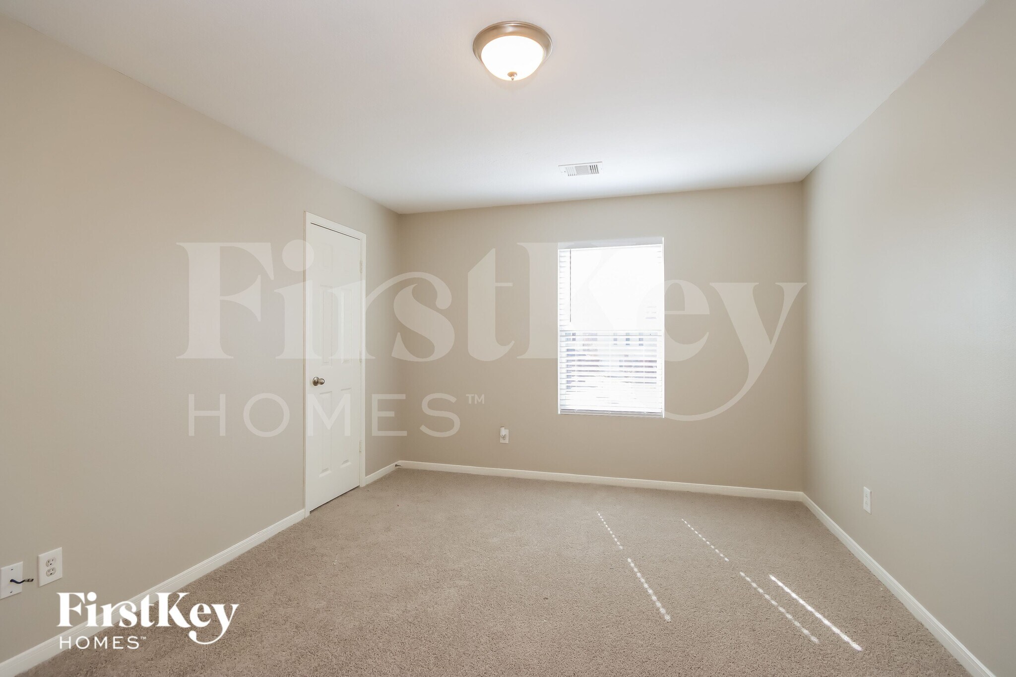 Building Photo - 5619 Cinnamon Lake Dr
