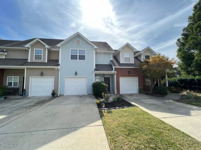 Building Photo - Cute 2 Bedroom Townhouse in Chapel Hill
