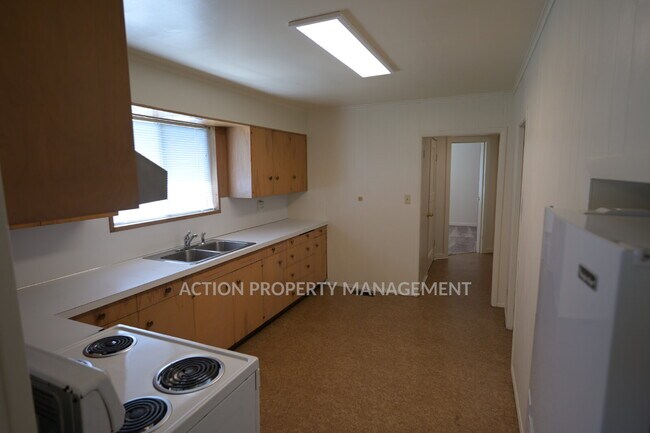 Building Photo - 3 bed 1 bath home in Port Angeles