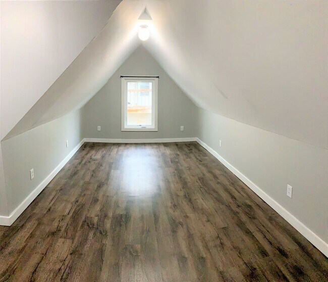 Building Photo - 624/626 Oak Street