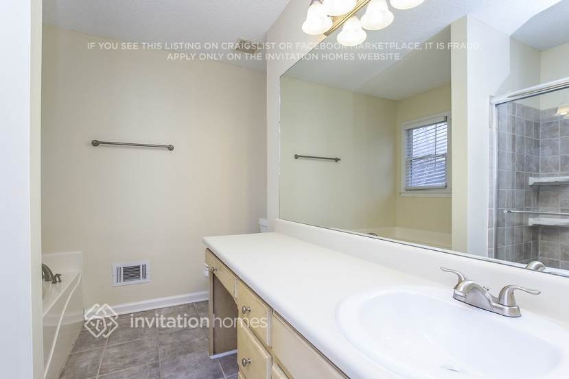 Building Photo - 175 Park Meadows Dr SW