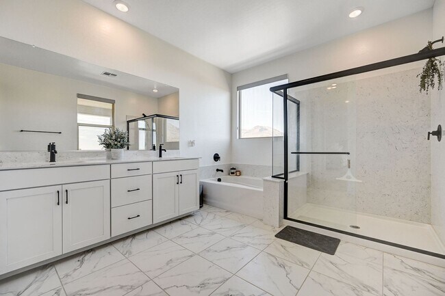 Building Photo - Stunning Fully Furnished 5-Bedroom Home in...