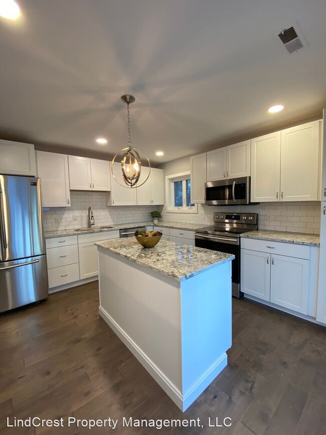Building Photo - 1301 Glendale Gardens Dr