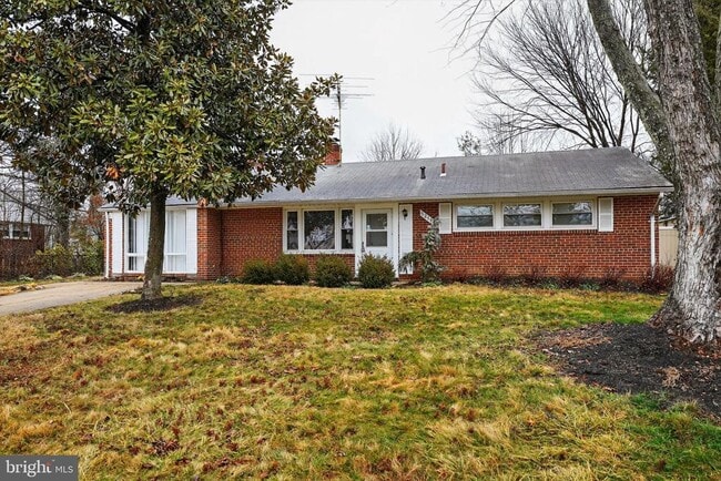 Building Photo - 5219 Montgomery St