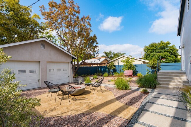 Building Photo - 1460 Yosemite Dr