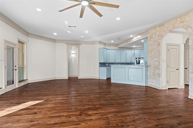 Building Photo - 1925 Manor Way Dr