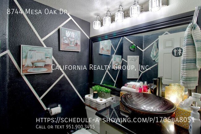 Building Photo - 8744 Mesa Oak Dr