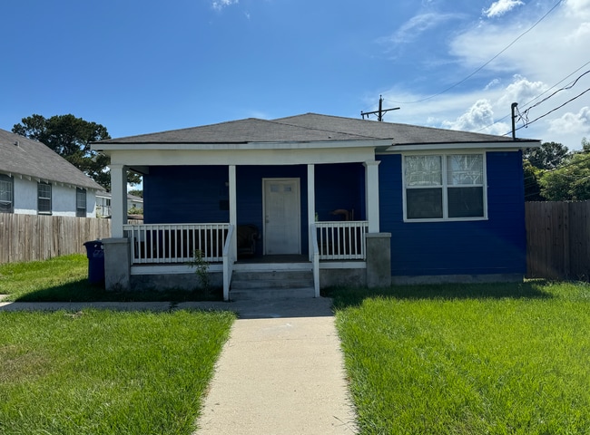 Building Photo - 1203 S 15th St