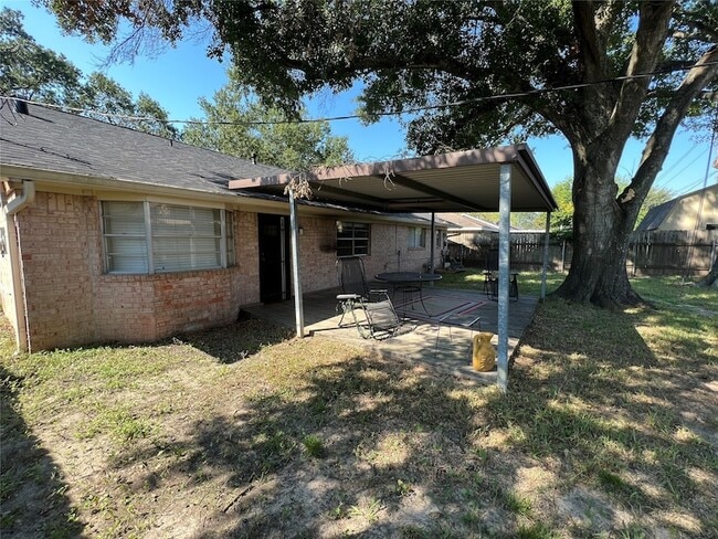 Building Photo - 6010 Hoover St