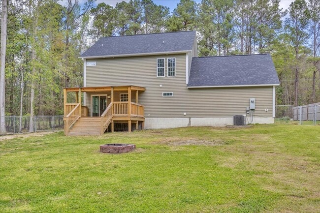 Building Photo - 3 Bedroom 2.5 Bathroom Home