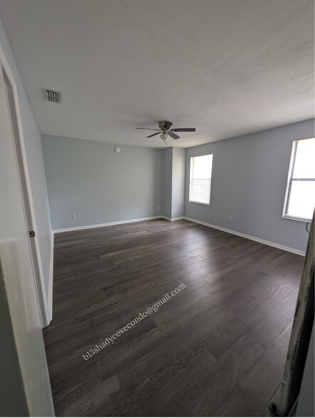 Building Photo - 5568 La Moya Ave