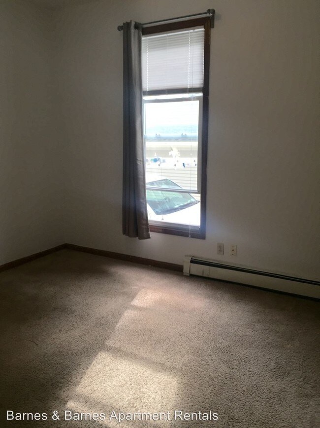 Building Photo - 512 W Cross St