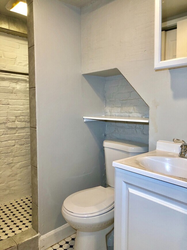 Building Photo - Unit for rent in Highlandtown