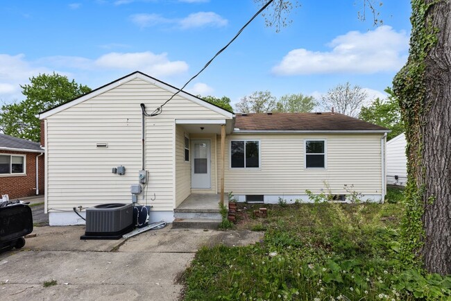 Building Photo - 2635 Woodstock Rd