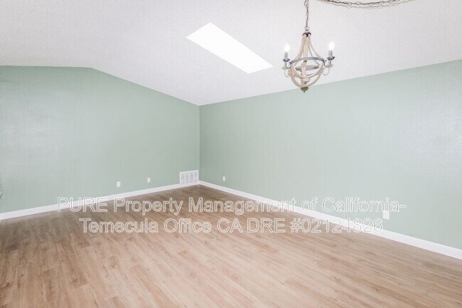 Building Photo - 209 Conifer Dr