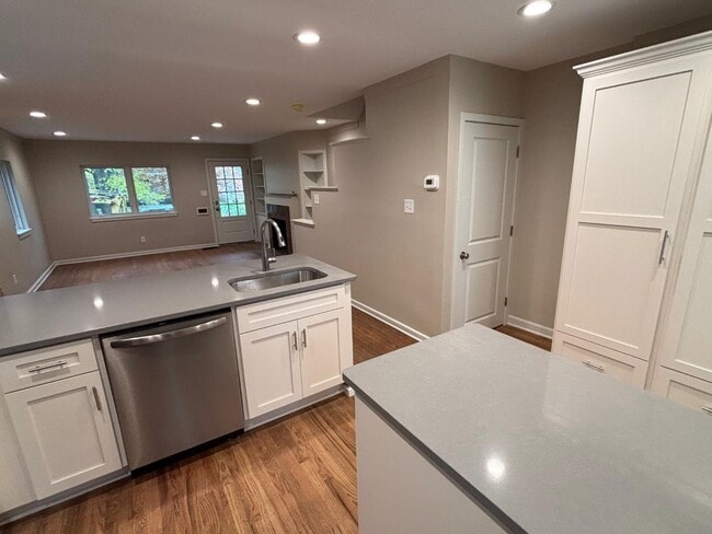 Building Photo - 1471 Ashland Ave