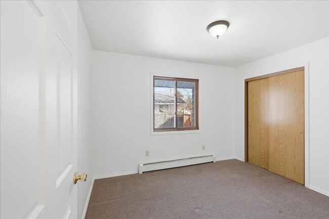 Building Photo - 900 N Wesglenn Cir