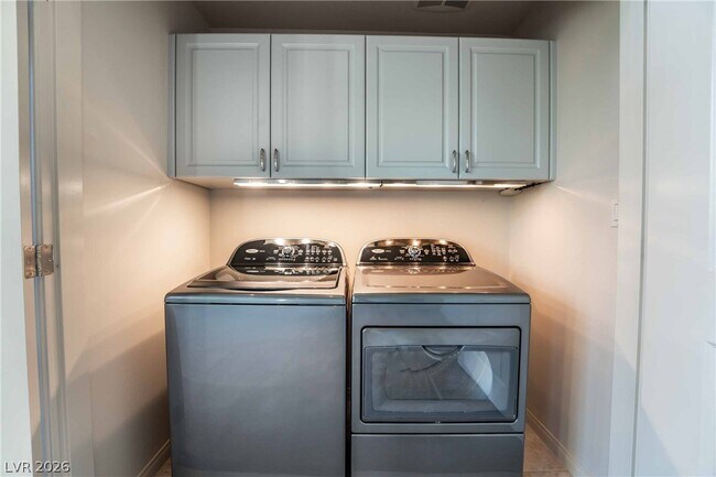 Building Photo - 980 Vegas Valley Dr