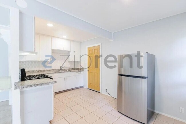 Building Photo - 709 Adeline Pl