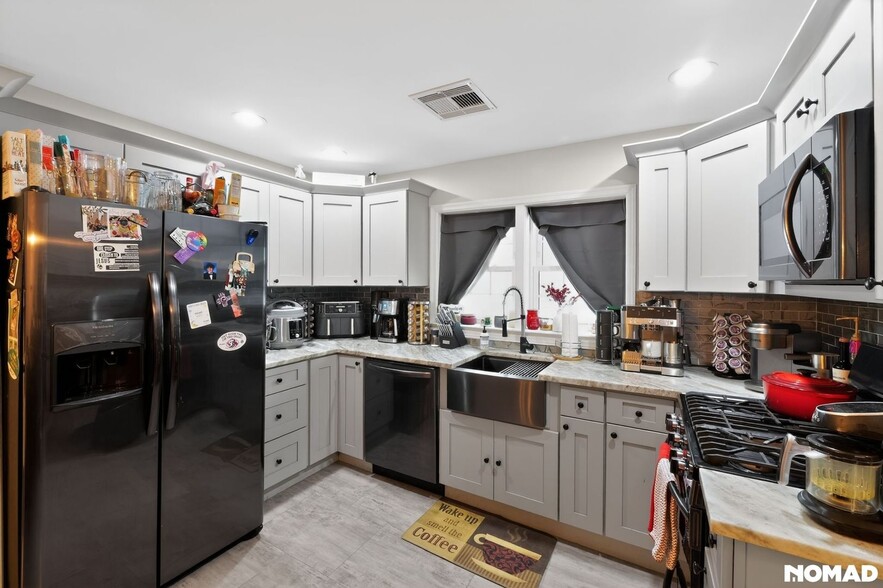 Building Photo - 12 Fetherman St