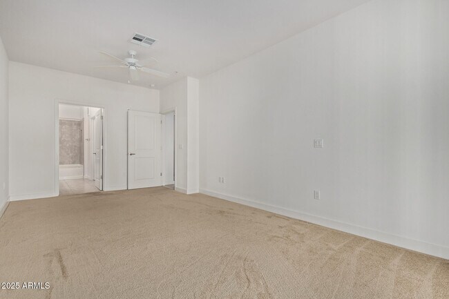 Building Photo - 2511 W Queen Creek Rd