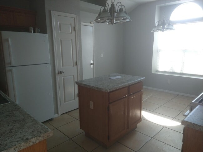 Building Photo - 3920 Tierra Marfil Rd