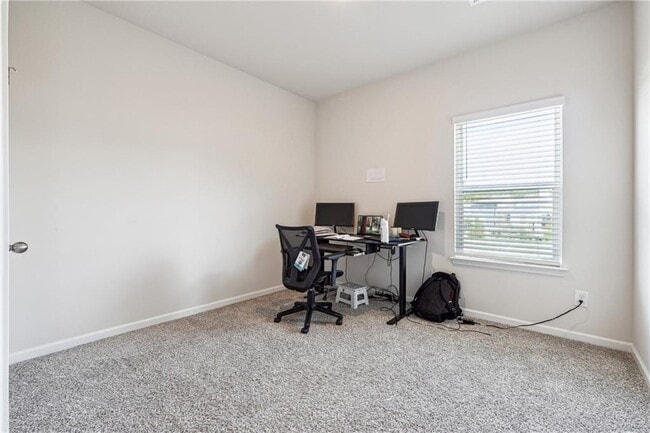 Building Photo - 446 Ravine Dr