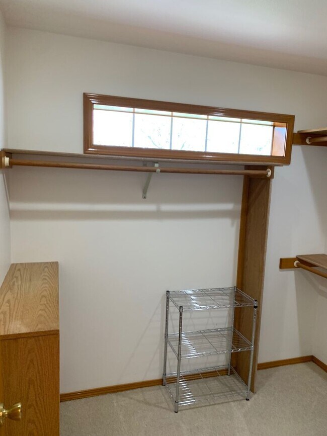 Building Photo - Well maintained 3 bed 2 bath rambler home in quiet Zenith neighborhood in Des Moines