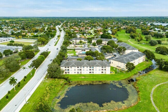 Building Photo - 2100 Greenview Shores Blvd