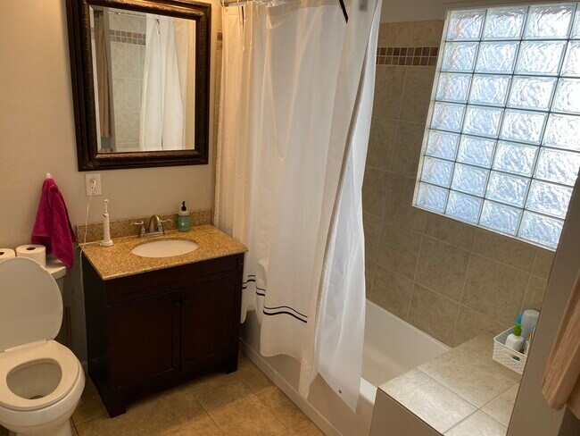 Building Photo - 2504 Girard Avenue South