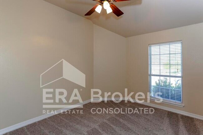 Building Photo - 2013 Drawbridge Dr