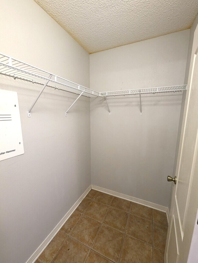 Building Photo - 1822 Brooke Beach Dr