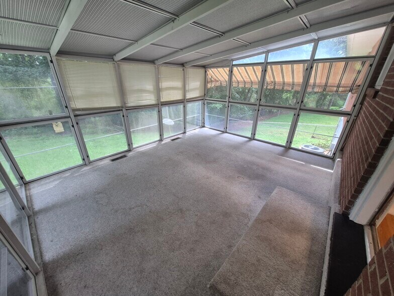 Building Photo - 1108 Dandridge Dr