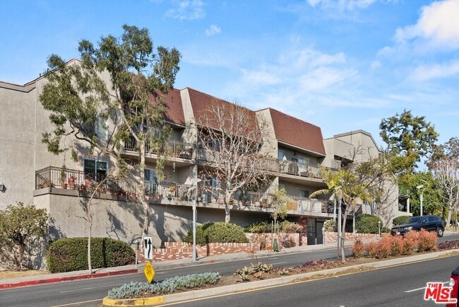 Building Photo - 1125 Pico Blvd