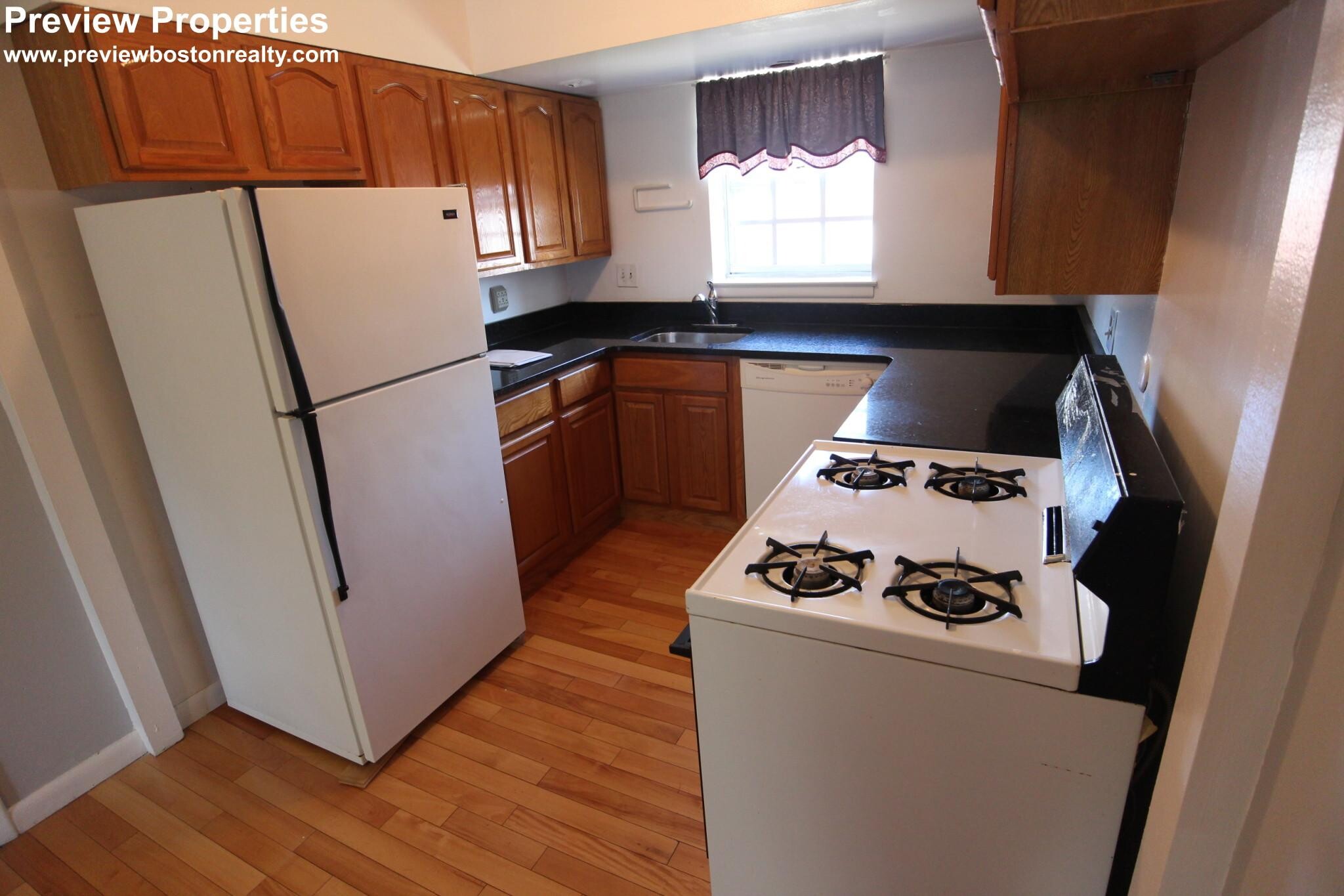 Building Photo - 178 Lake Shore Rd