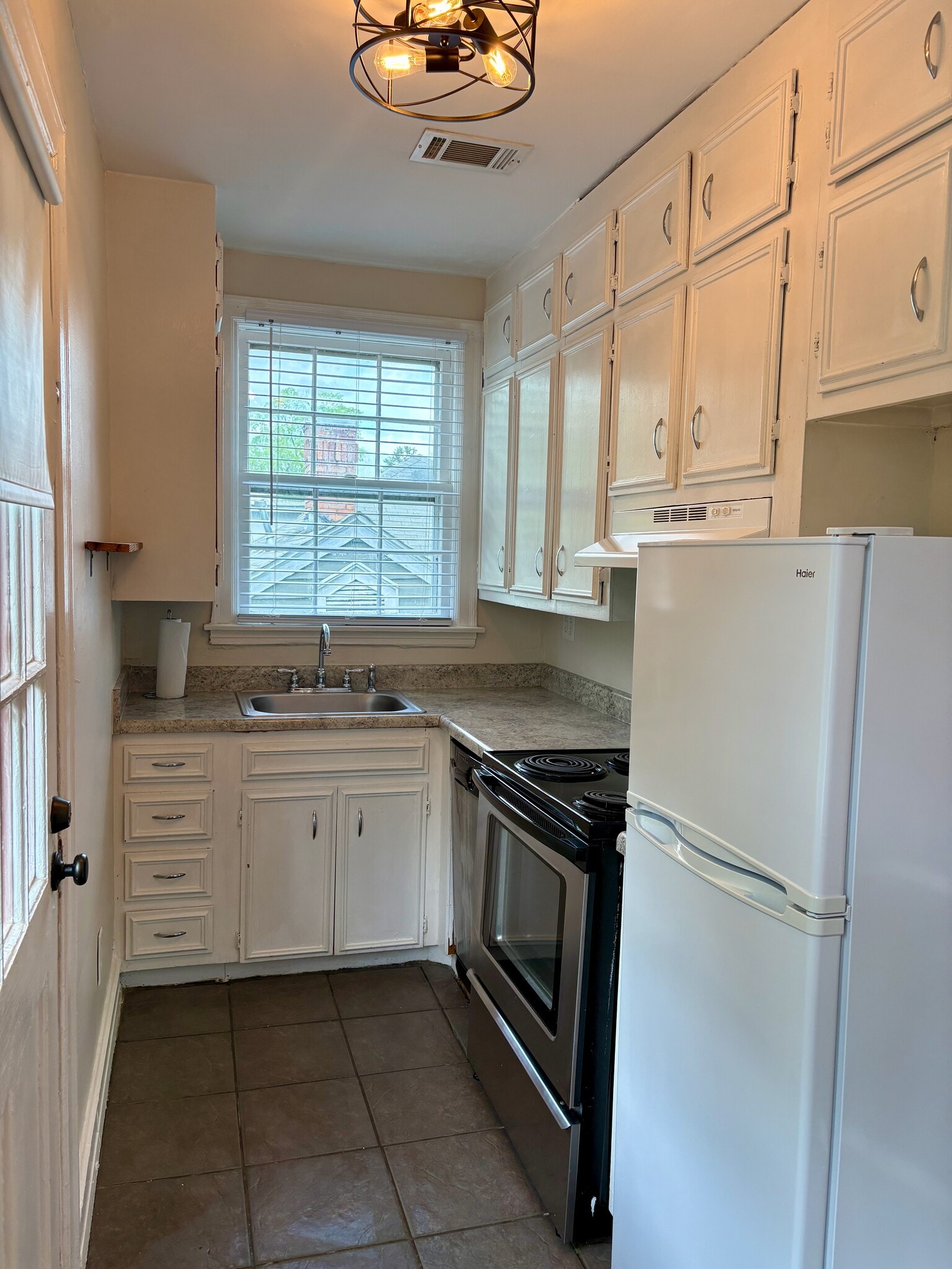 Building Photo - 120 Corbin Ave