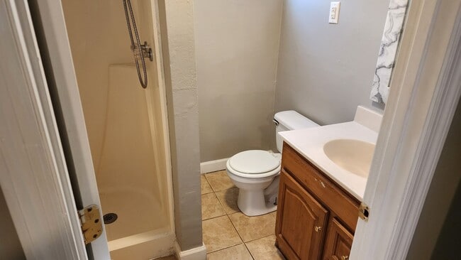 Building Photo - 3 bedroom with bonus room