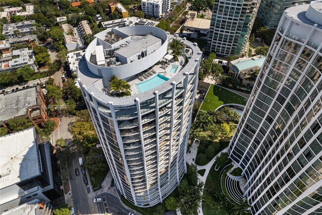Building Photo - 2831 S Bayshore Dr