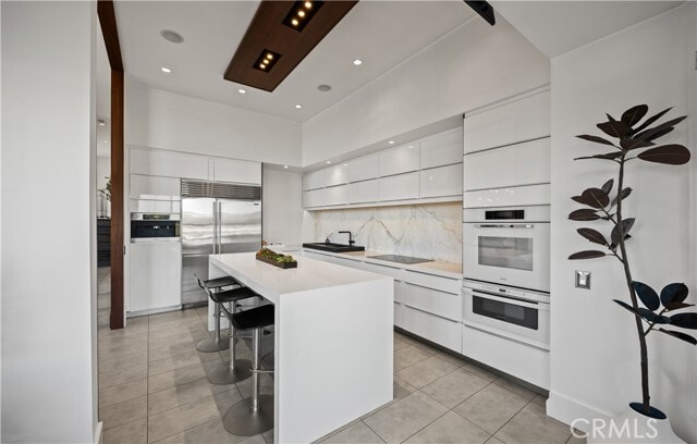 Building Photo - 4 Chandon