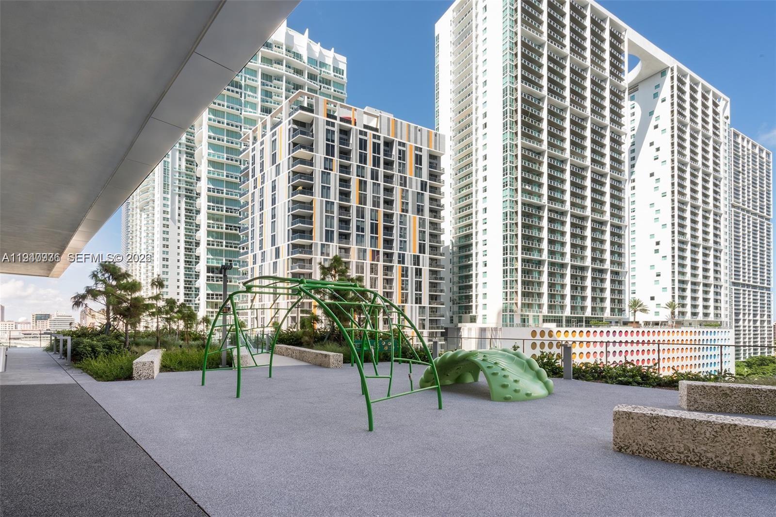 Building Photo - 68 SE 6th St